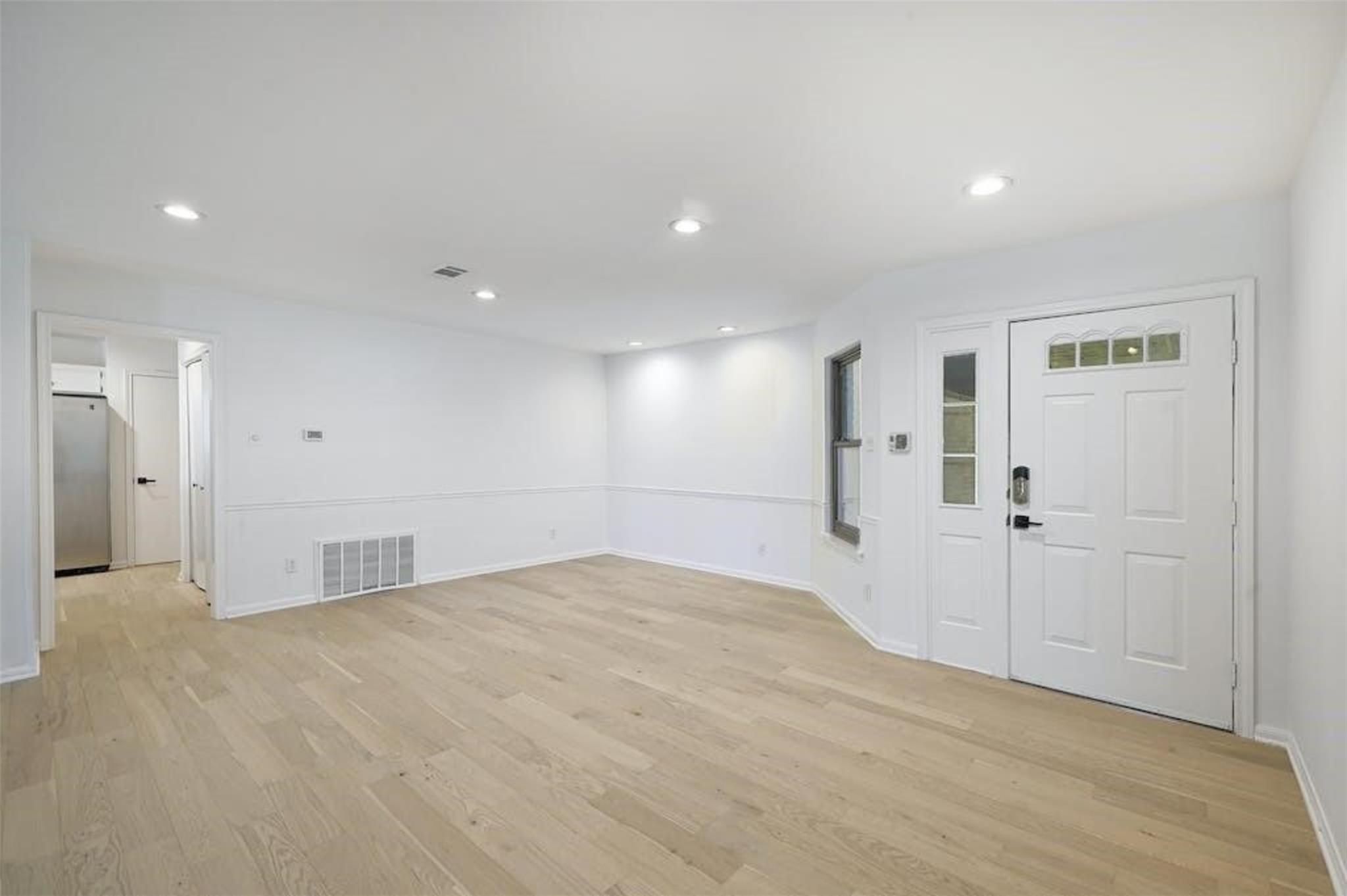 2115 Wychwood DR — photo 3