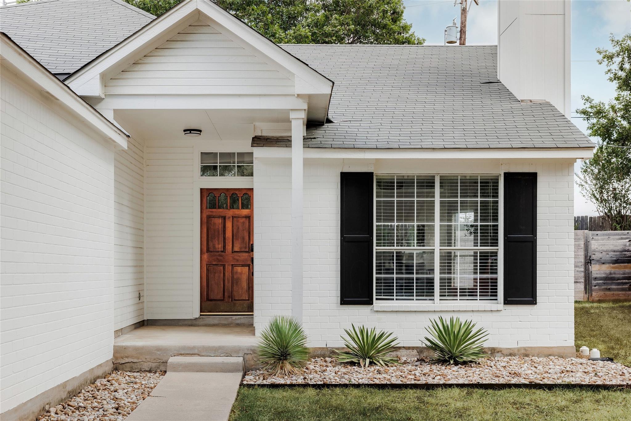 4616 Everest LN — photo 3