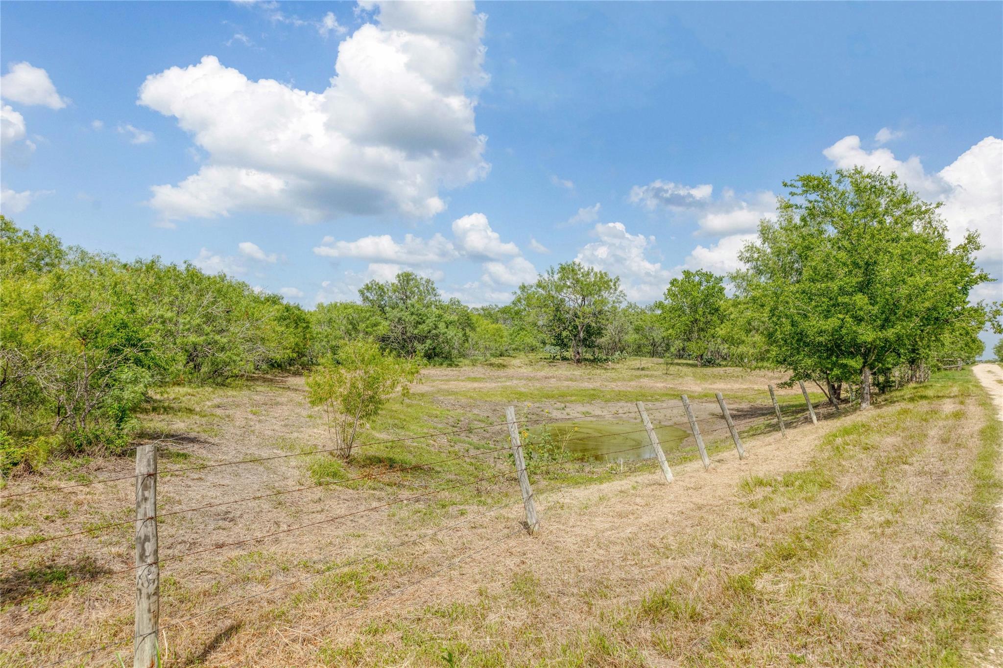200 Armstrong RD — photo 4