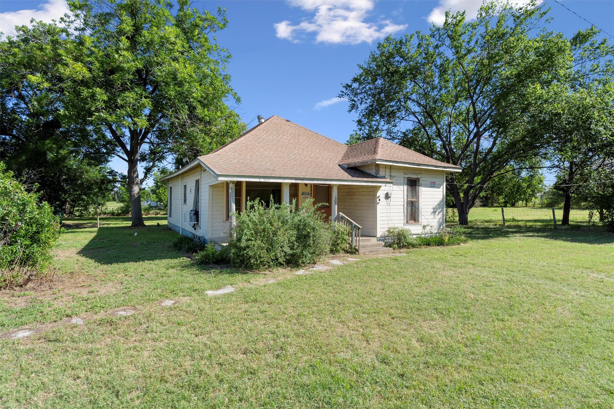 1104 Umlang ST — photo 3