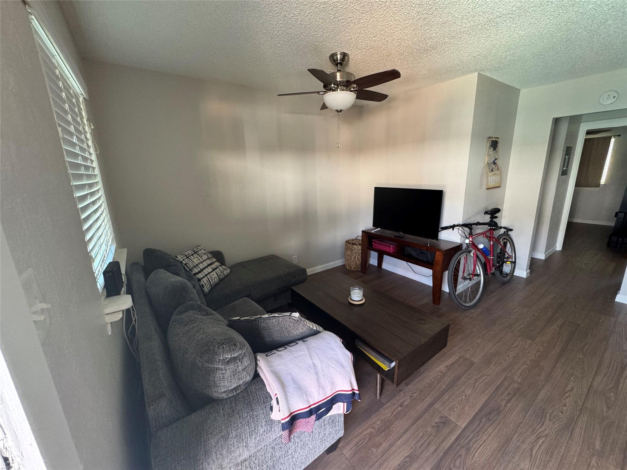 2401 Manor RD #118 — photo 3