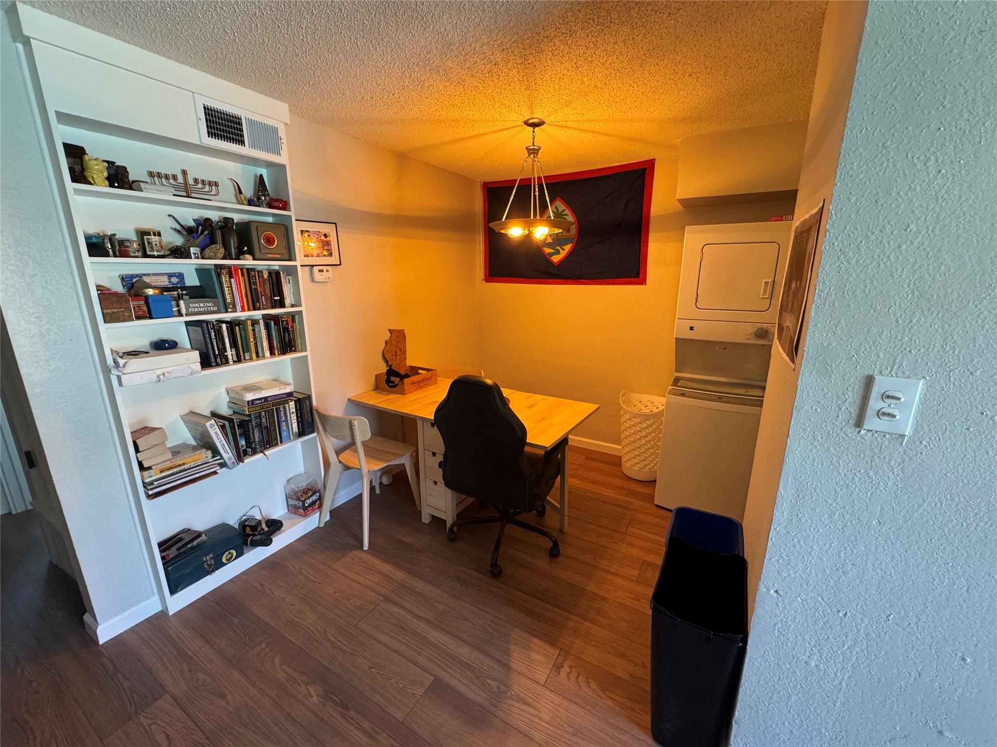 2401 Manor RD #118 — photo 4