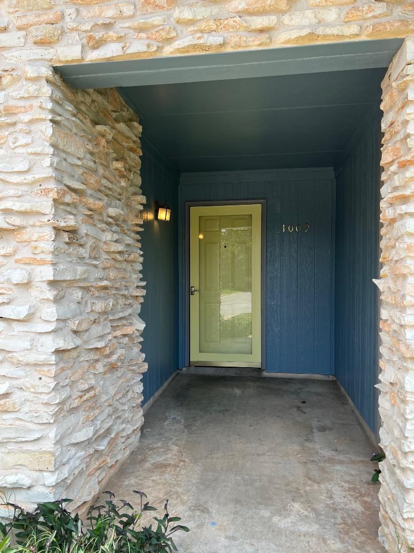 1009 Whispering DR — photo 3