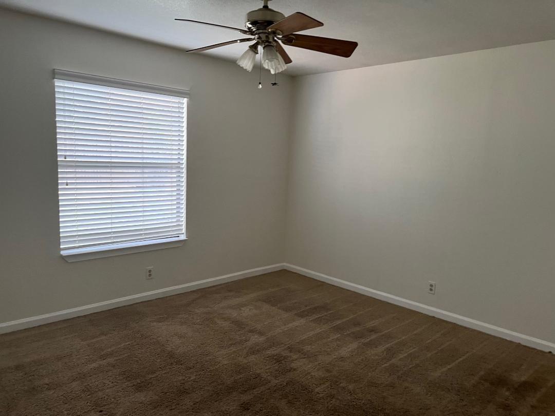 1009 Whispering DR — photo 4