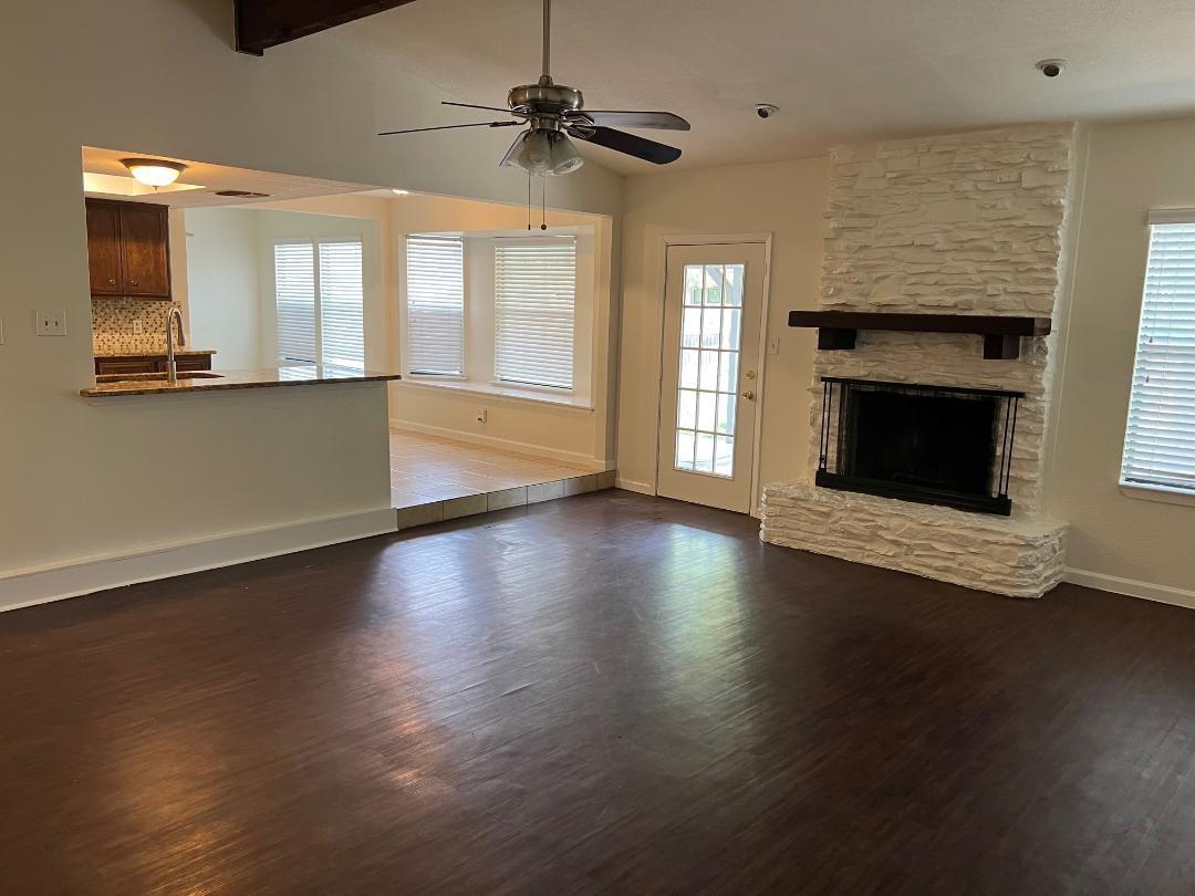 1009 Whispering DR — photo 5