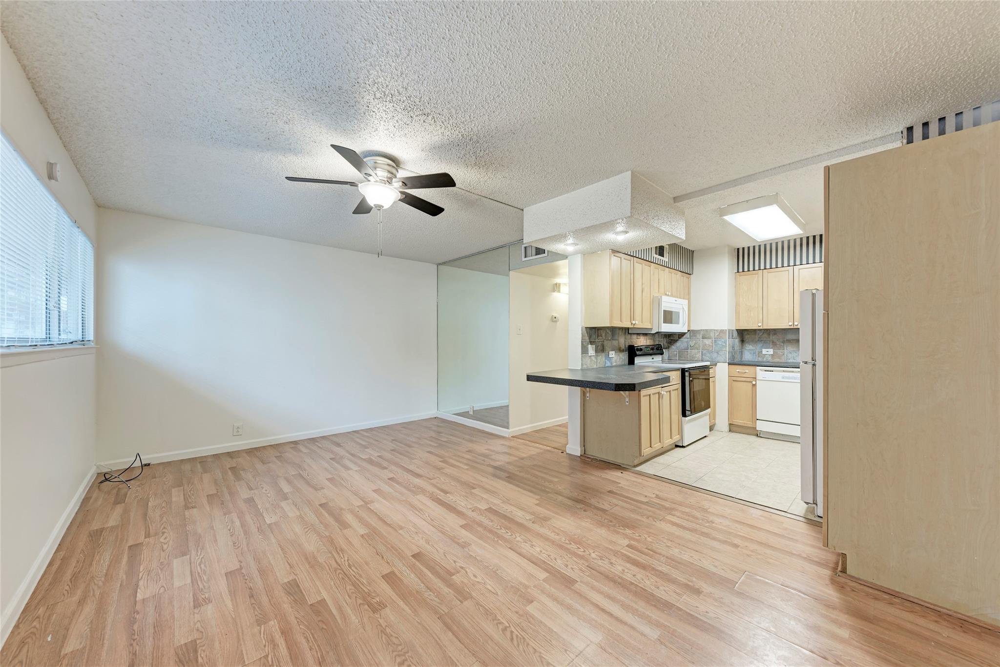 2404 Longview ST #101 — photo 5