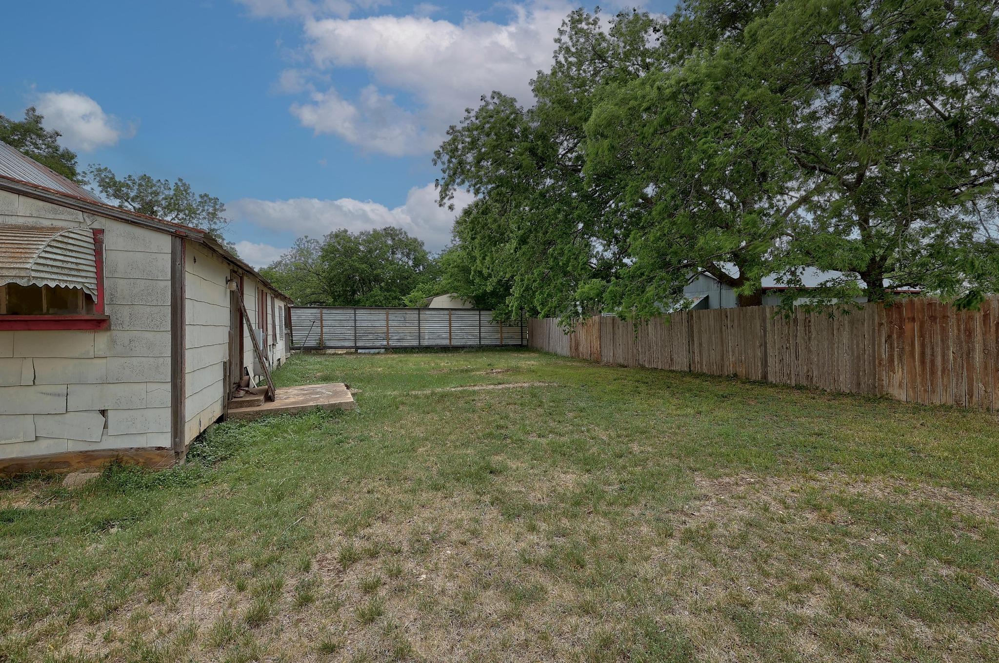 205 Fallwell ST — photo 3