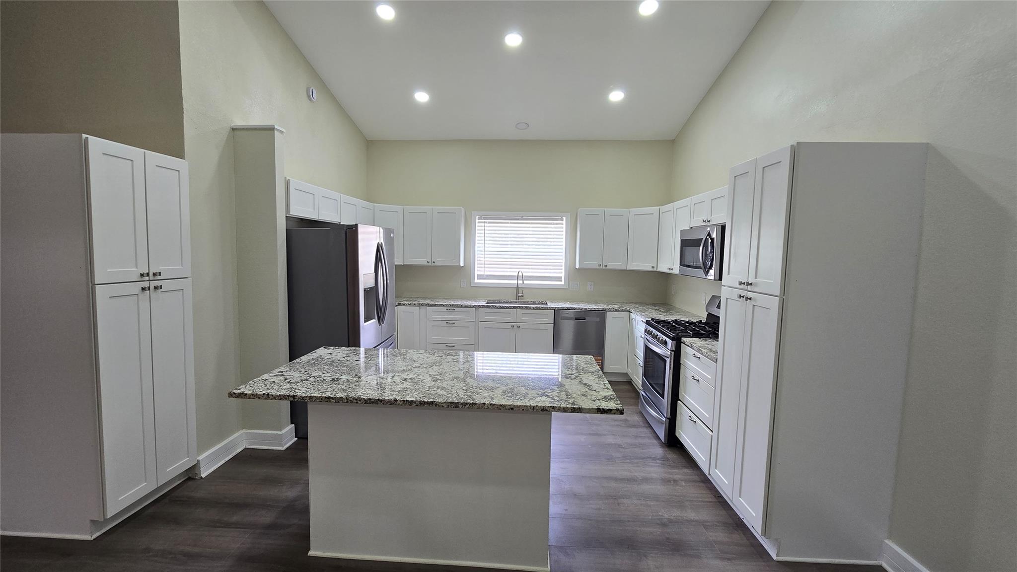 305 Remuda DR — photo 5