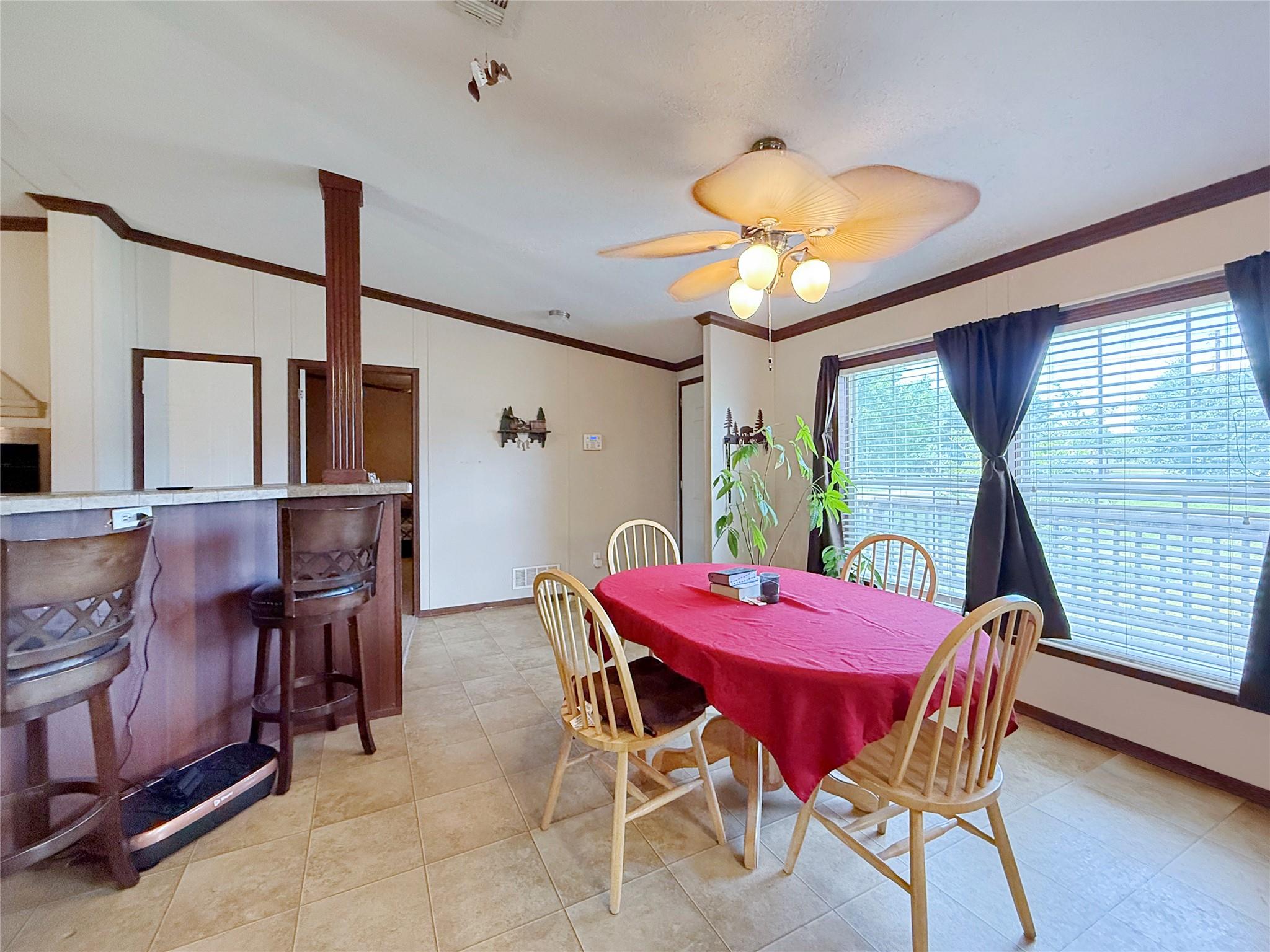 845 Caldwell ST — photo 4