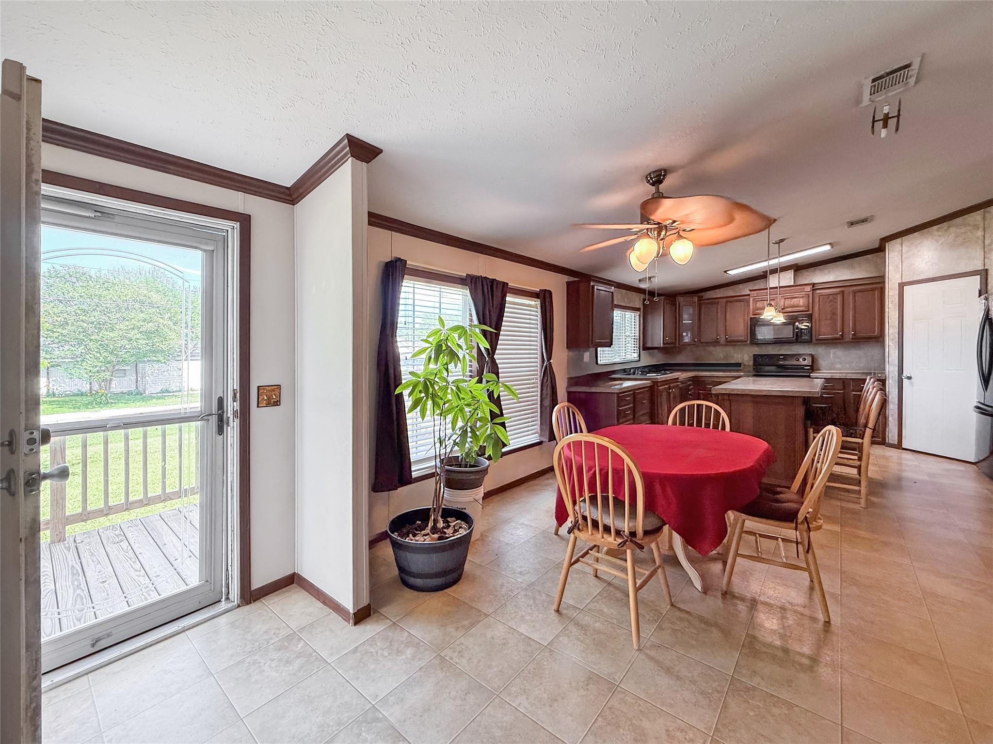 845 Caldwell ST — photo 5