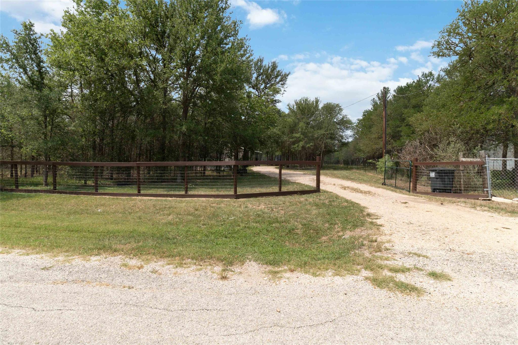 153 Cherylton DR — photo 3