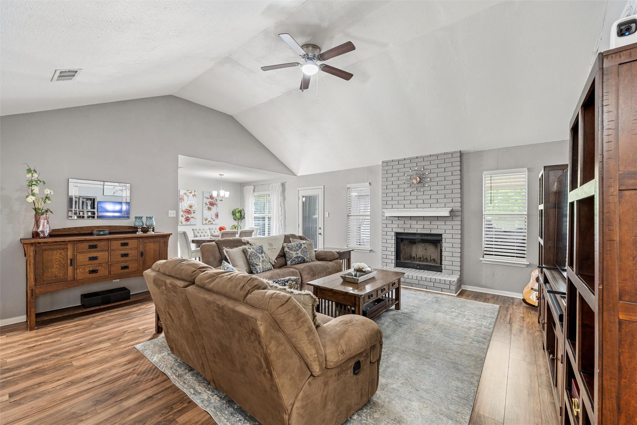 306 Southbrook DR — photo 4