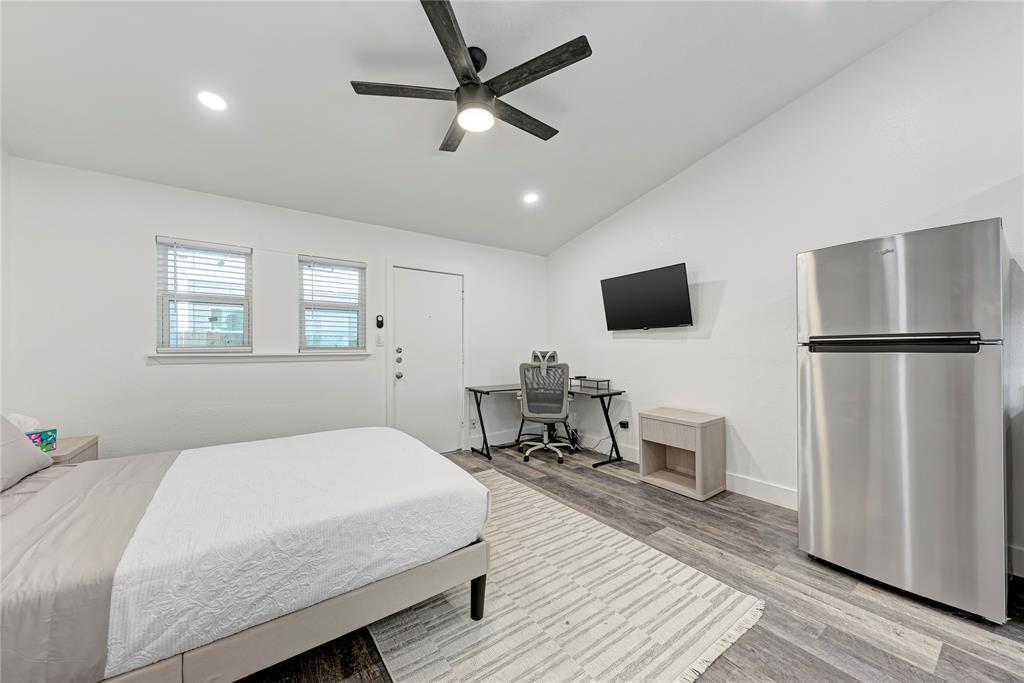 2302 Leon Leon ST #6 — photo 5