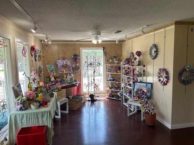 301 Pecan ST — photo 4
