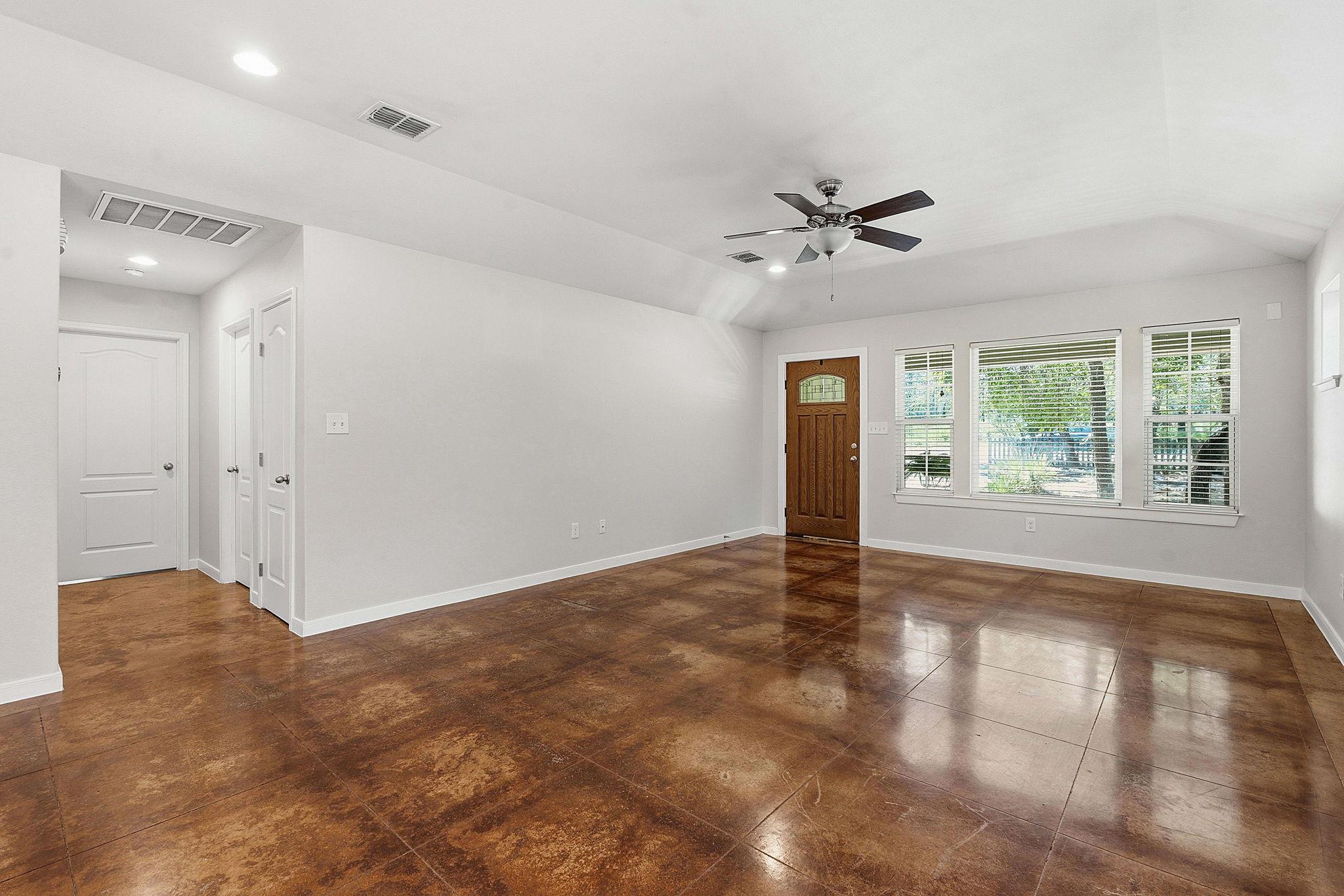 1105 Delmar ST — photo 3