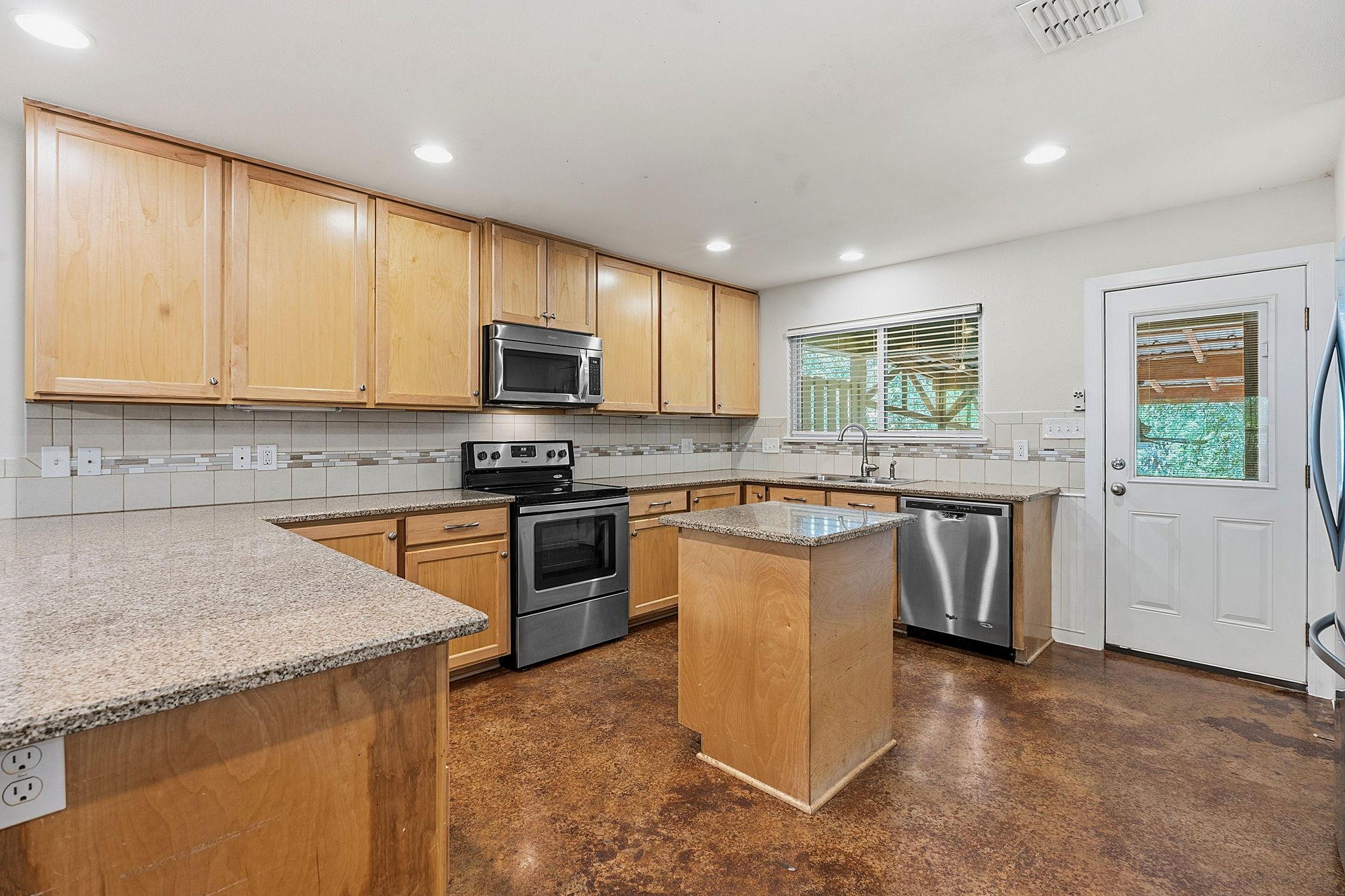 1105 Delmar ST — photo 5