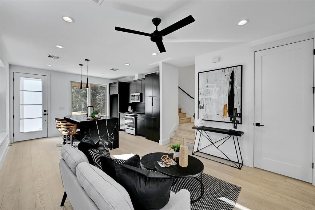 1117 Lawson LN #2 — photo 4