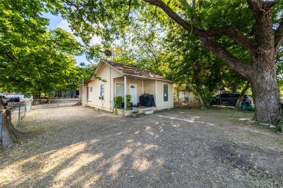 1511 Holly ST — photo 3