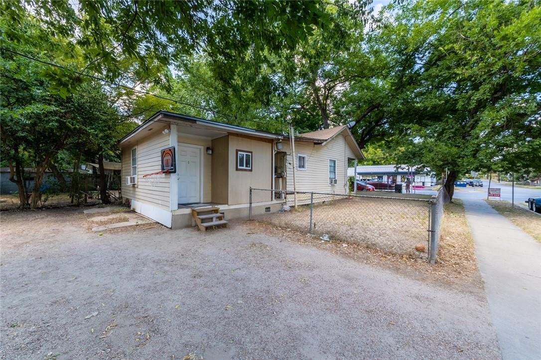 1511 Holly ST — photo 4