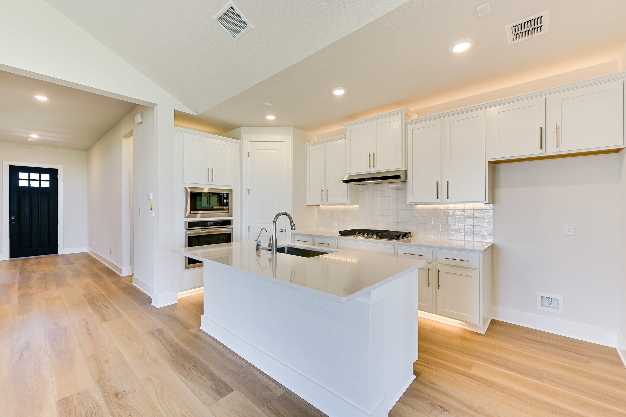 427 Fountain Grass DR — photo 3