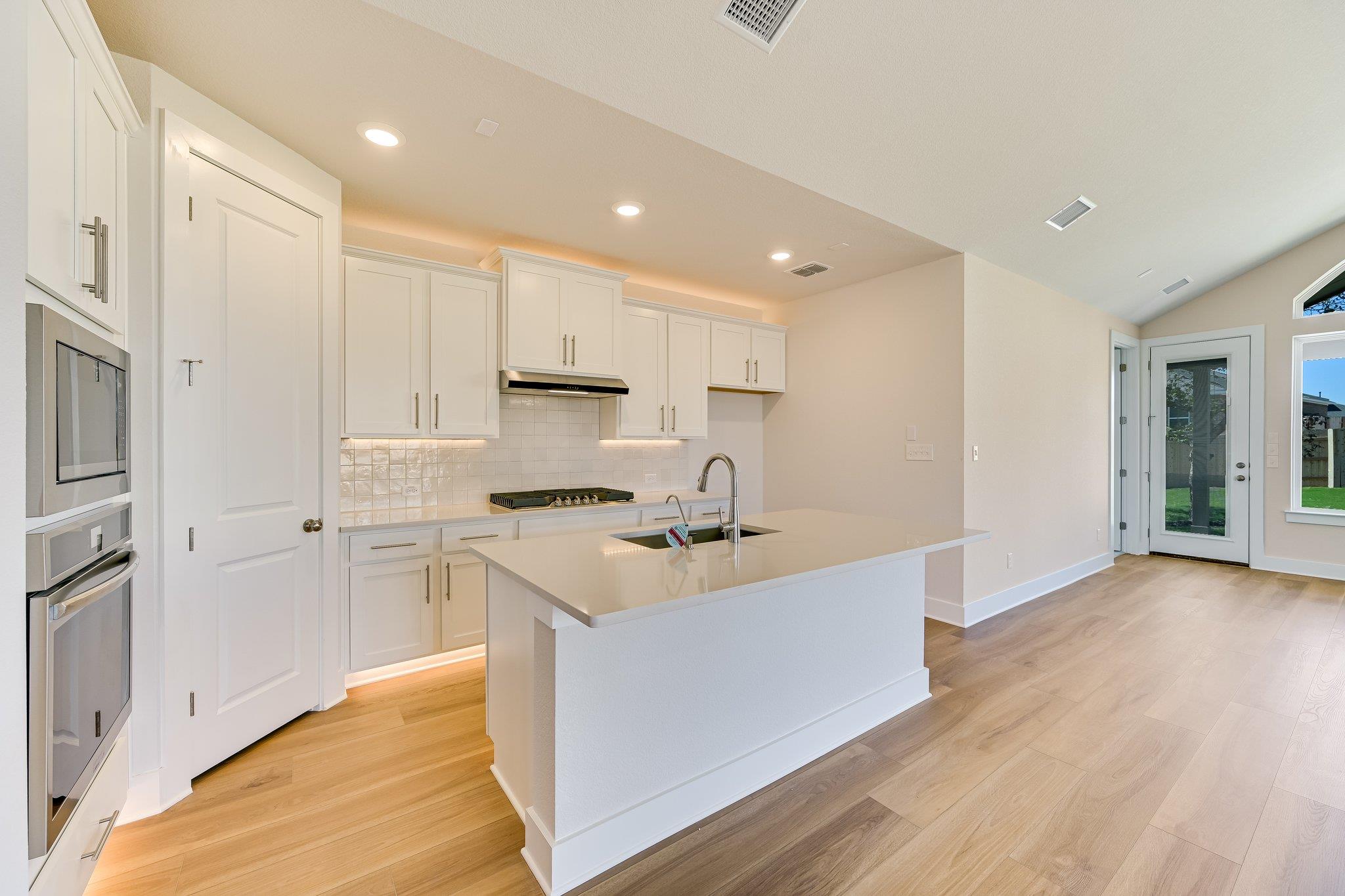 427 Fountain Grass DR — photo 5