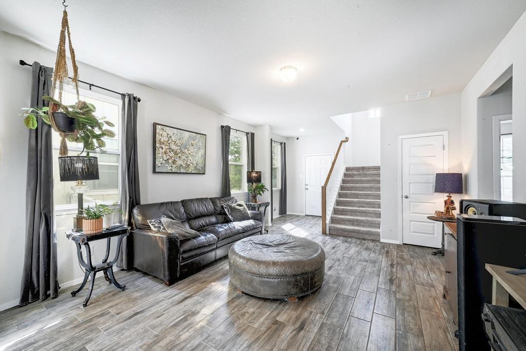 141 Fabion ST — photo 3