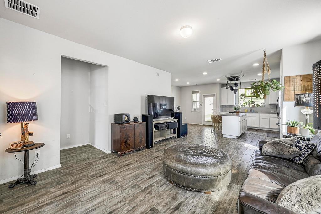 141 Fabion ST — photo 4