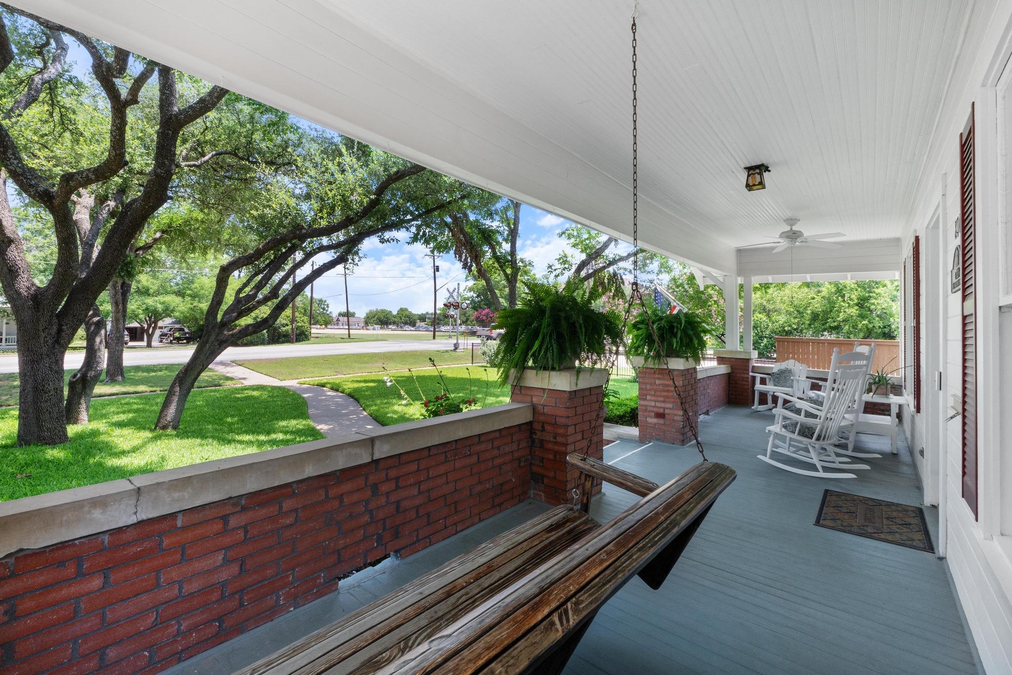 810 University Ave — photo 3