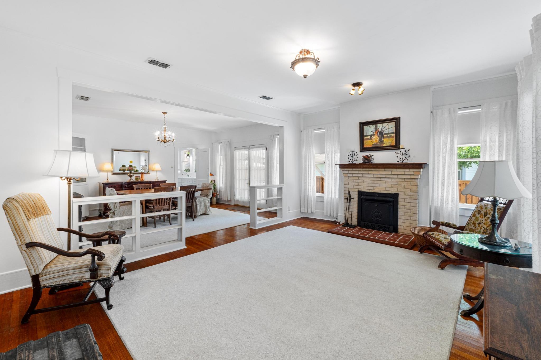810 University Ave — photo 4