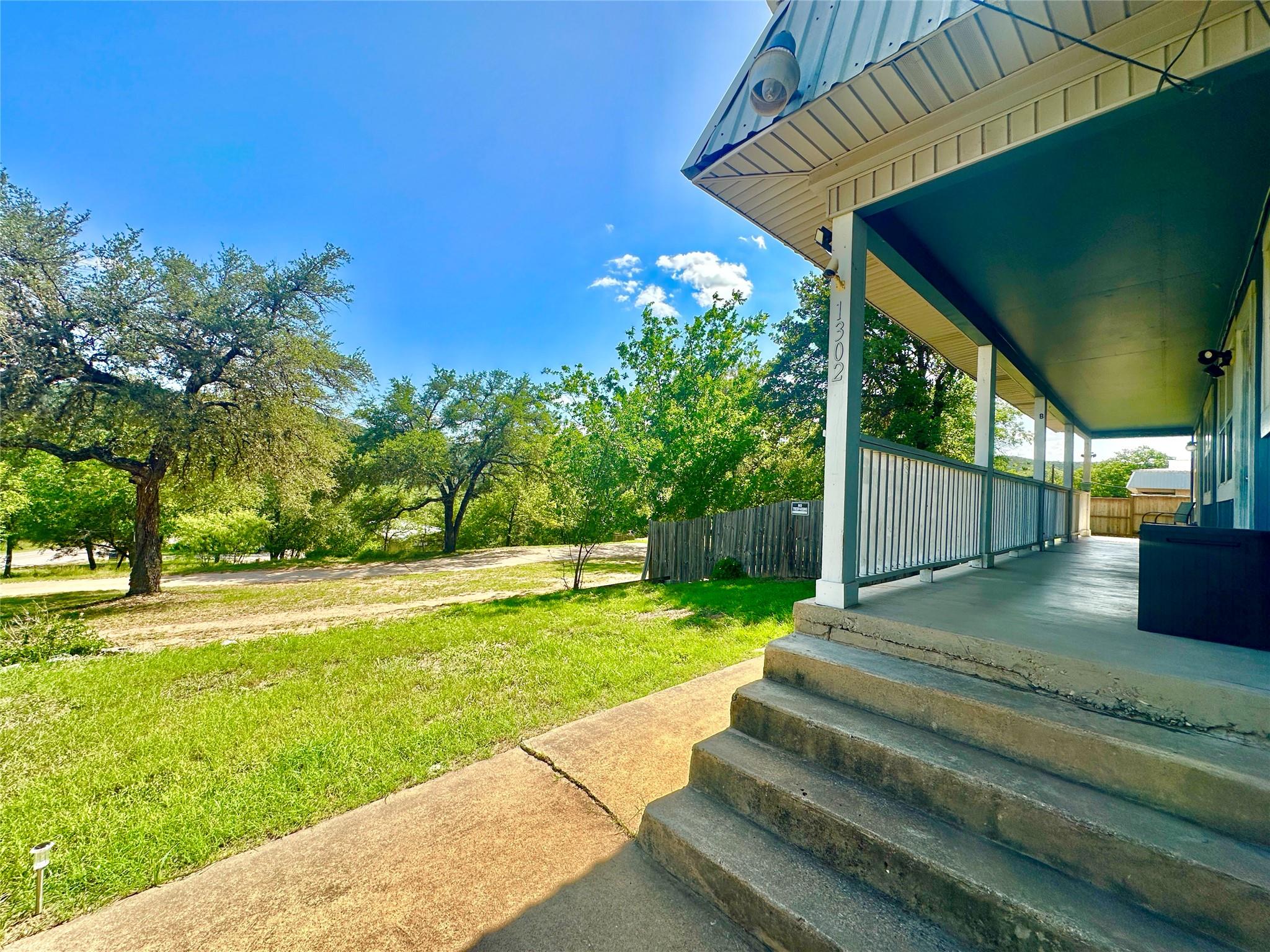 1302 Quinlan Park RD — photo 5