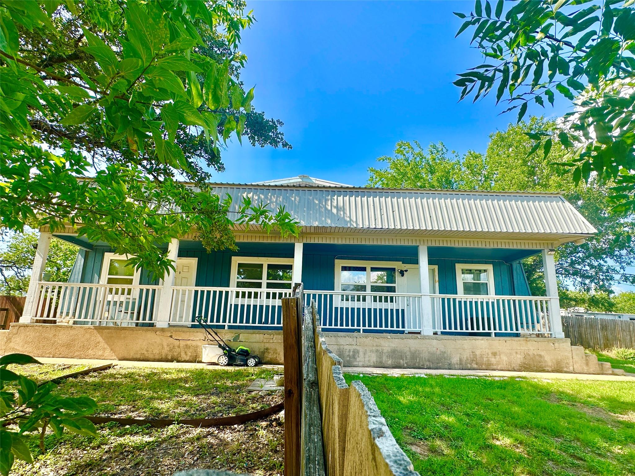 1302 Quinlan Park RD — photo 4