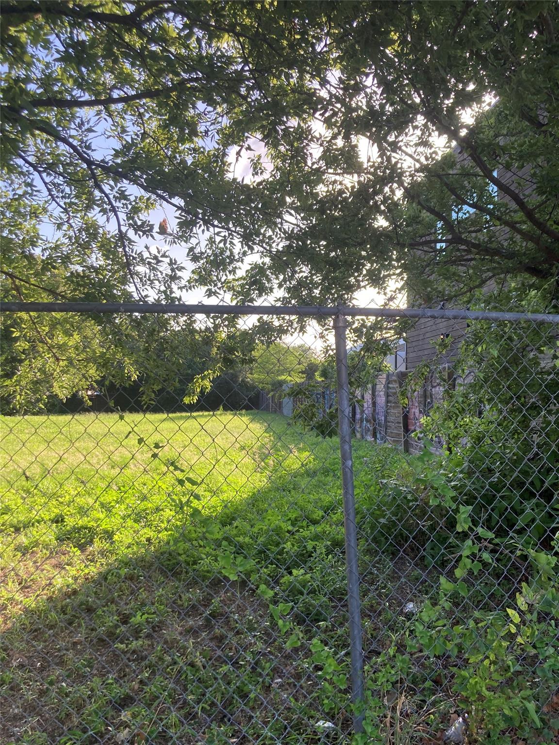 1192 B Comal St ST — photo 3