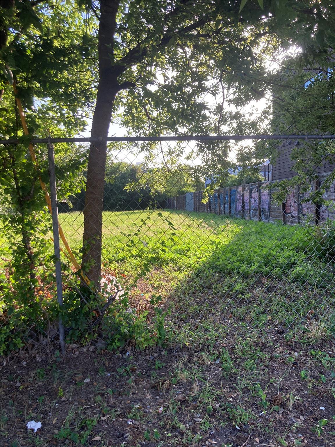 1192 B Comal St ST — photo 4