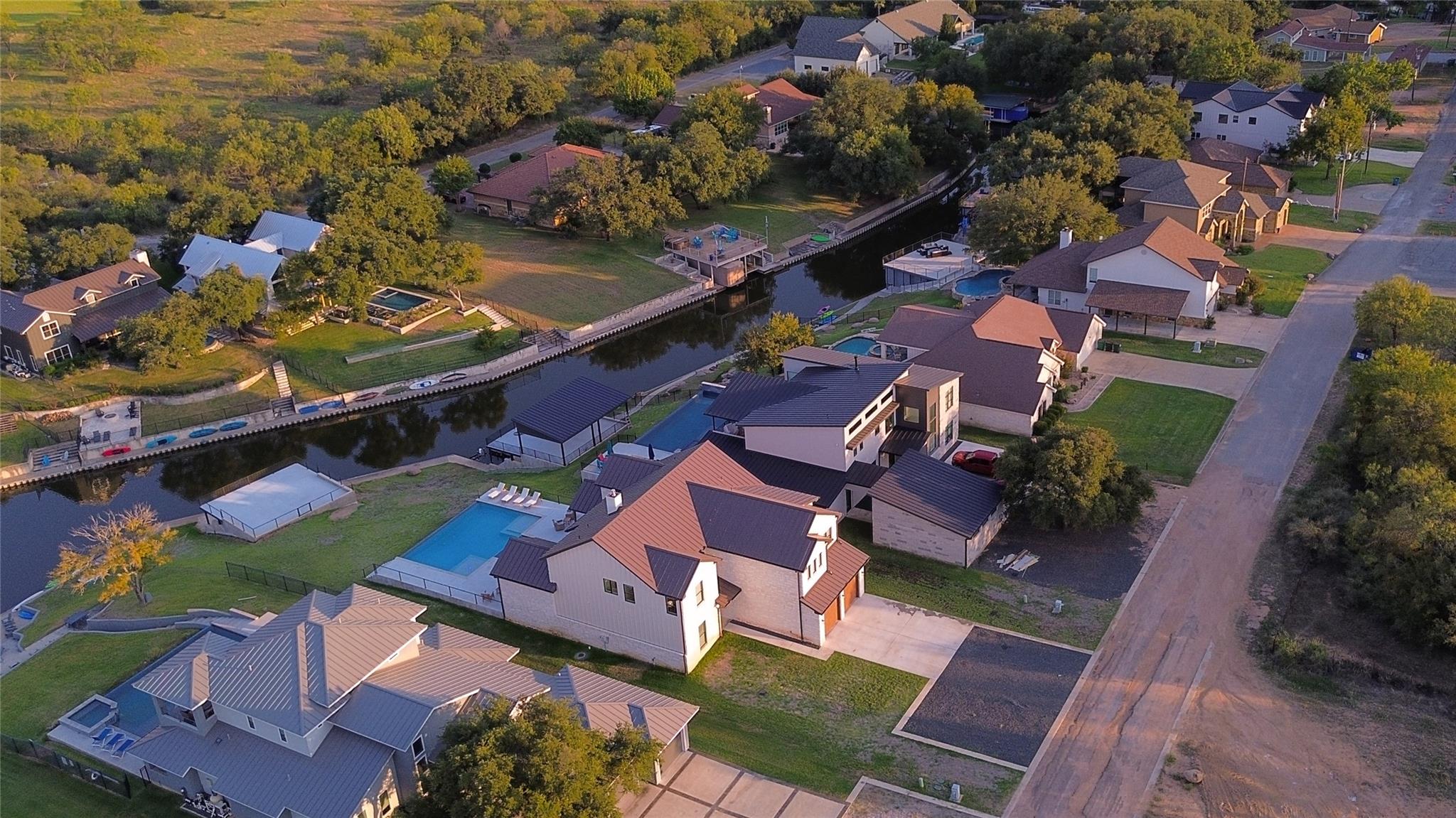 241 Lazy Oaks LN — photo 3