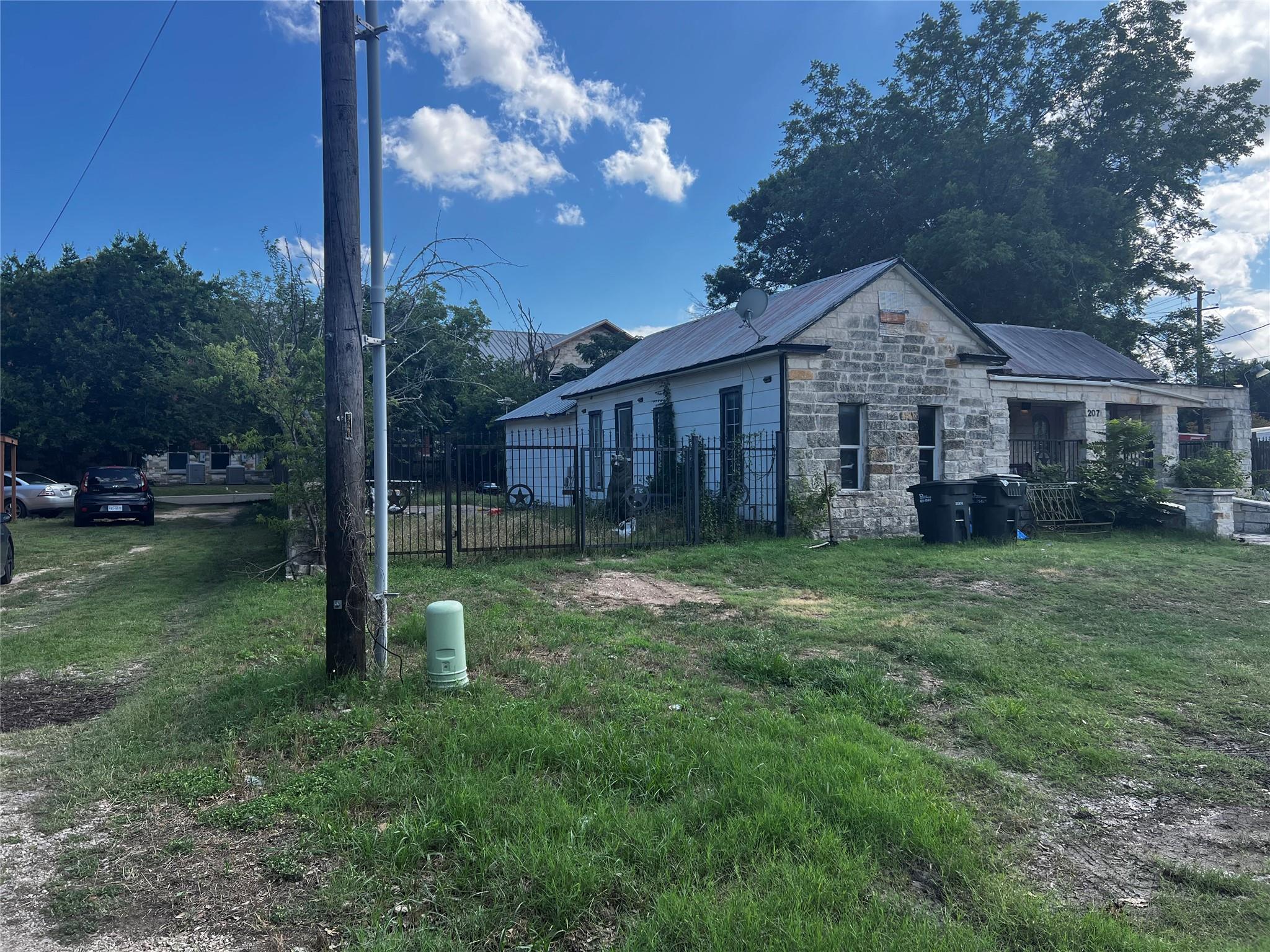 207 Miller ST — photo 3