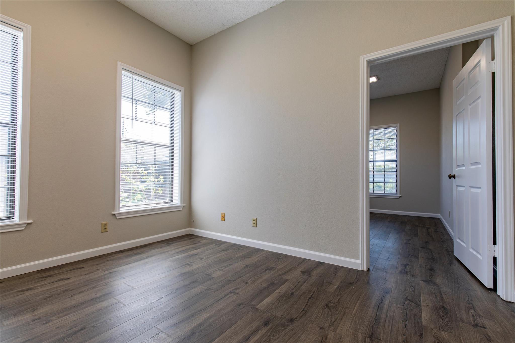 1823 Fortview RD — photo 3