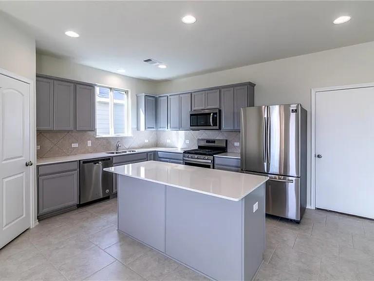 1525 Cliffbrake WAY — photo 3