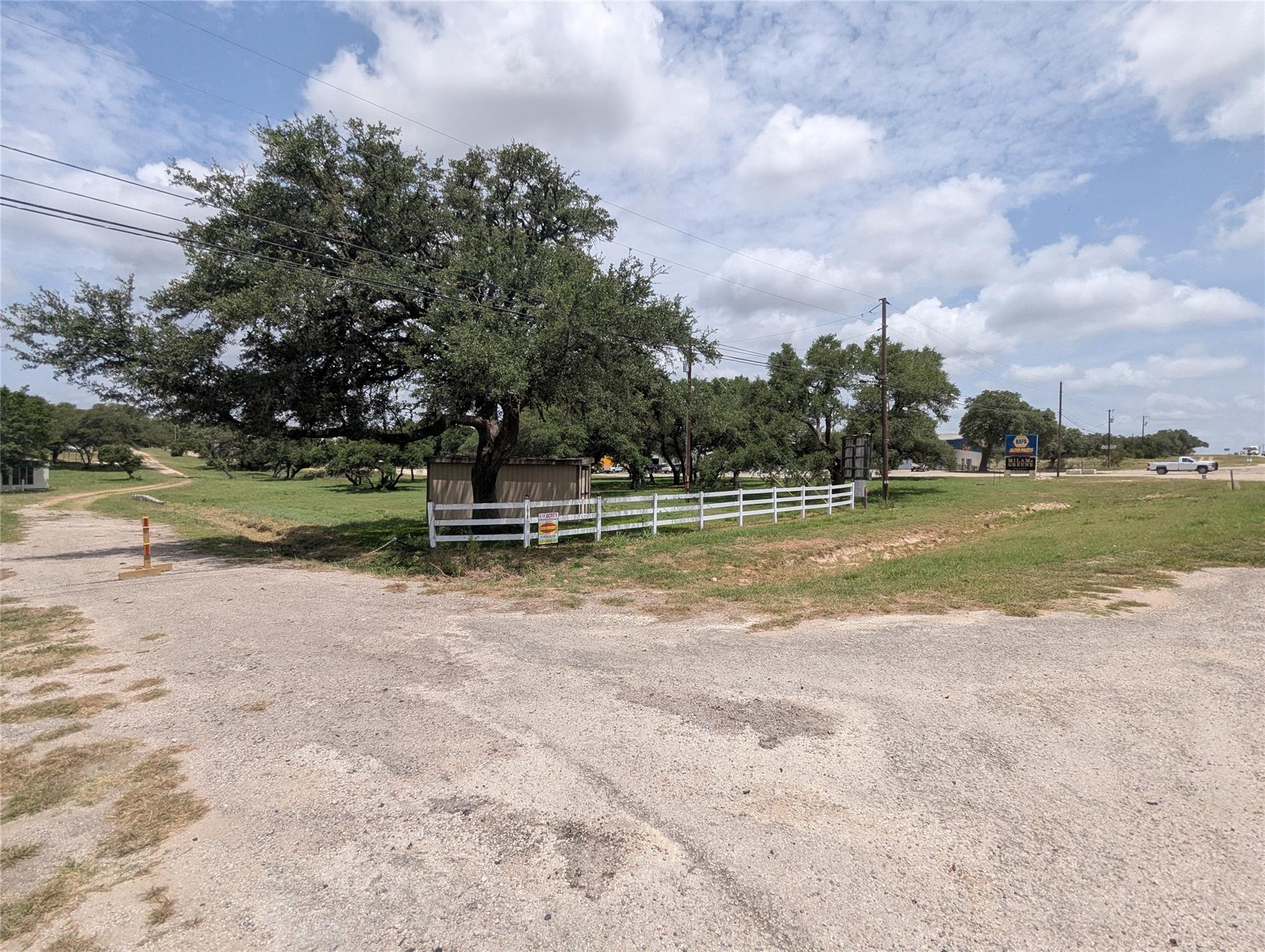 1917 N US Hwy 281 — photo 4