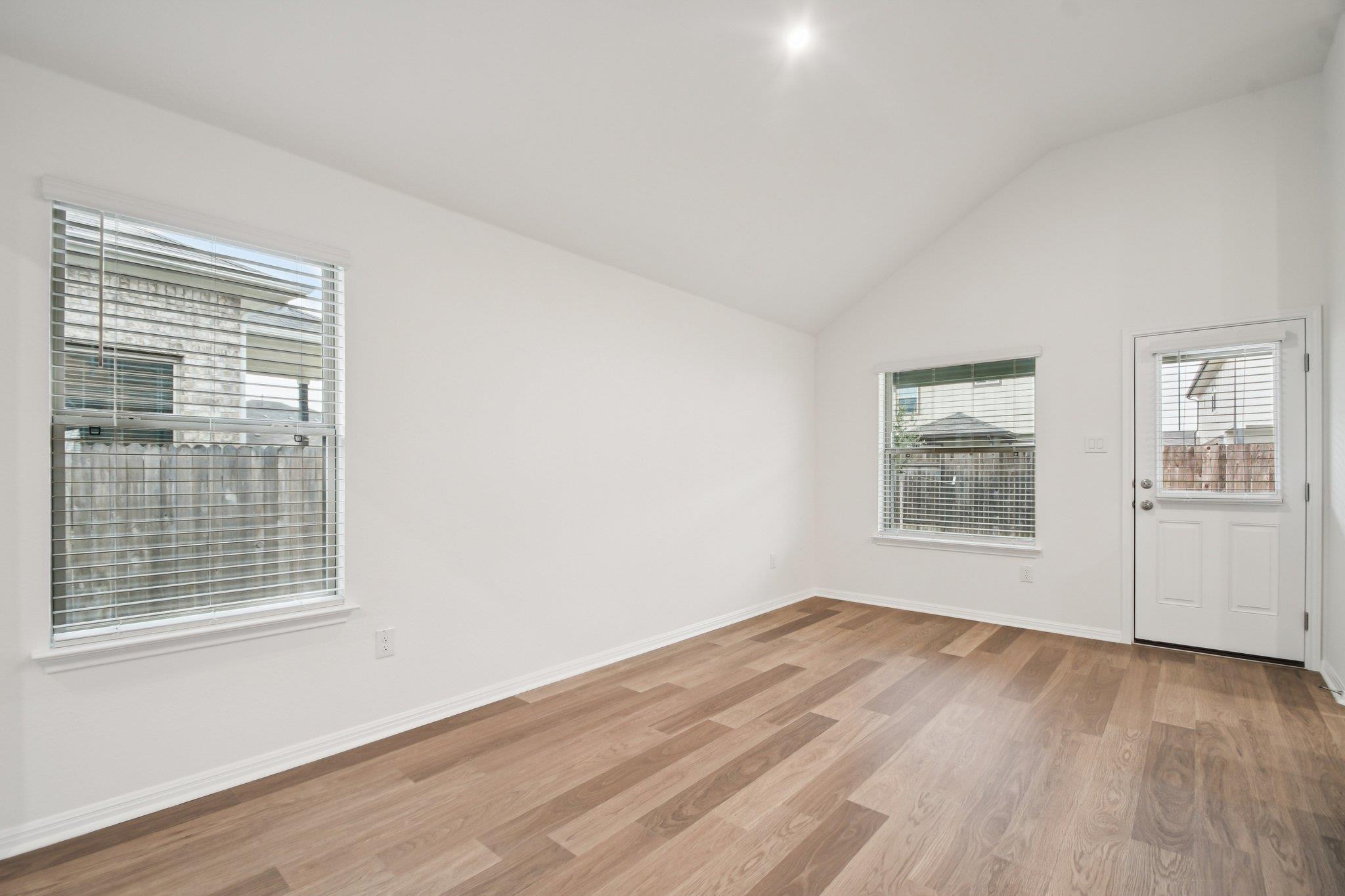 431 Dogvane CIR — photo 3