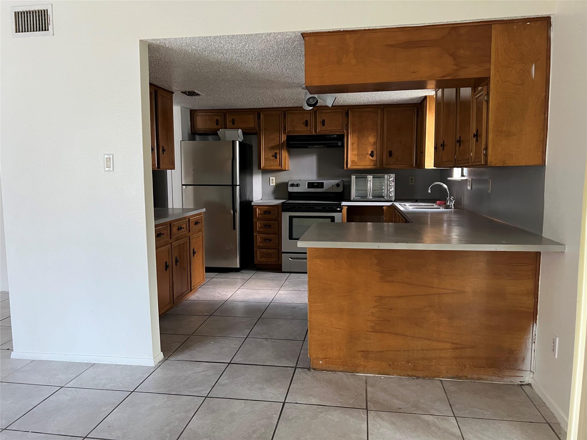 8423 FATHOM CIR #B — photo 3