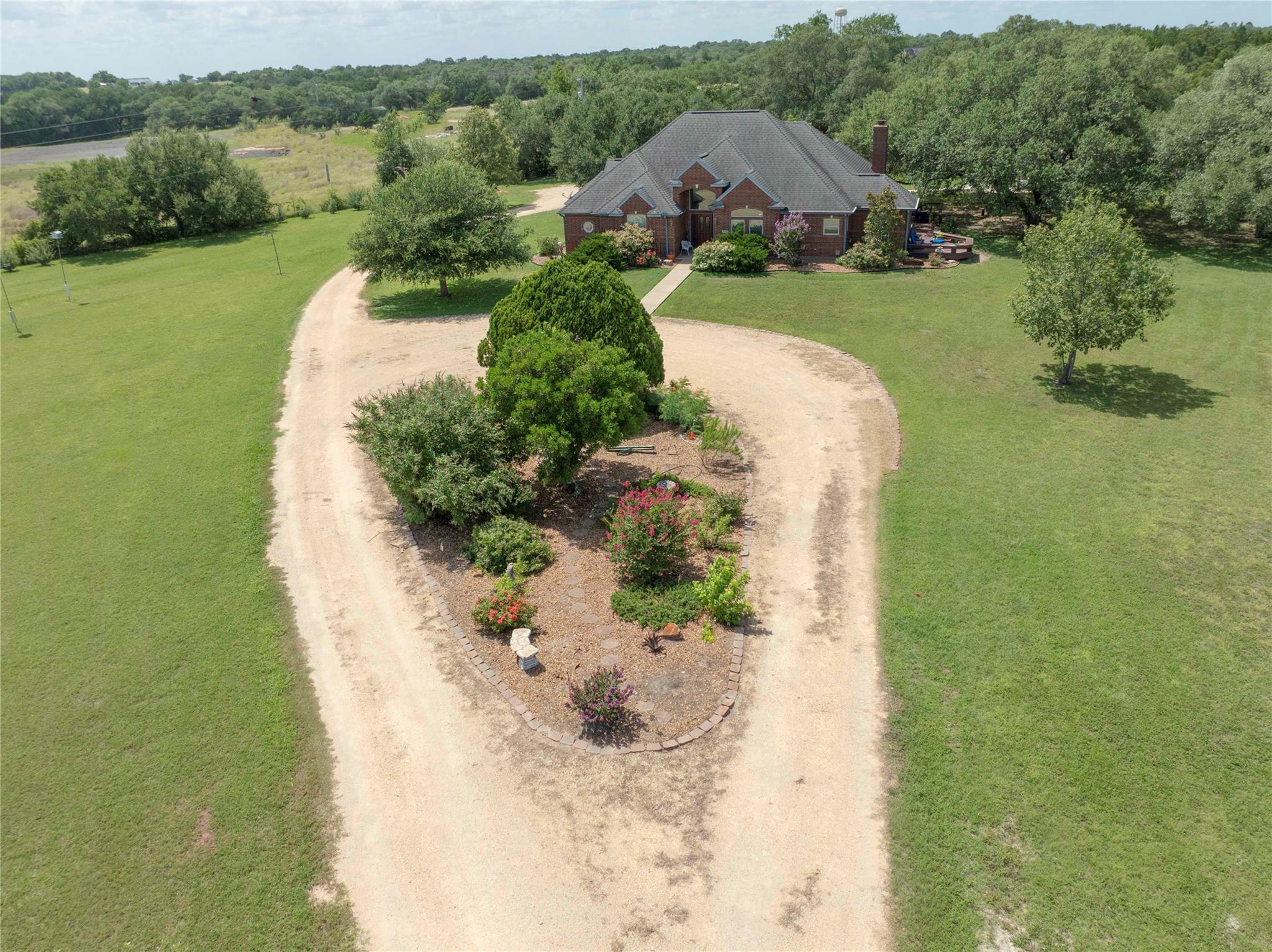 900 Schulze RD — photo 4