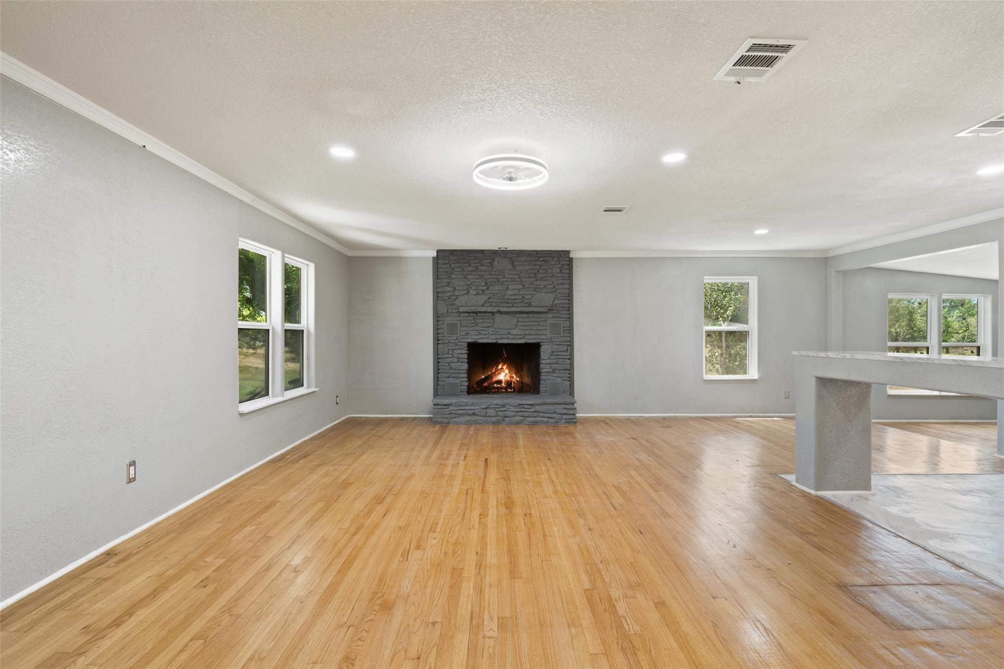 210 Highcrest DR — photo 5