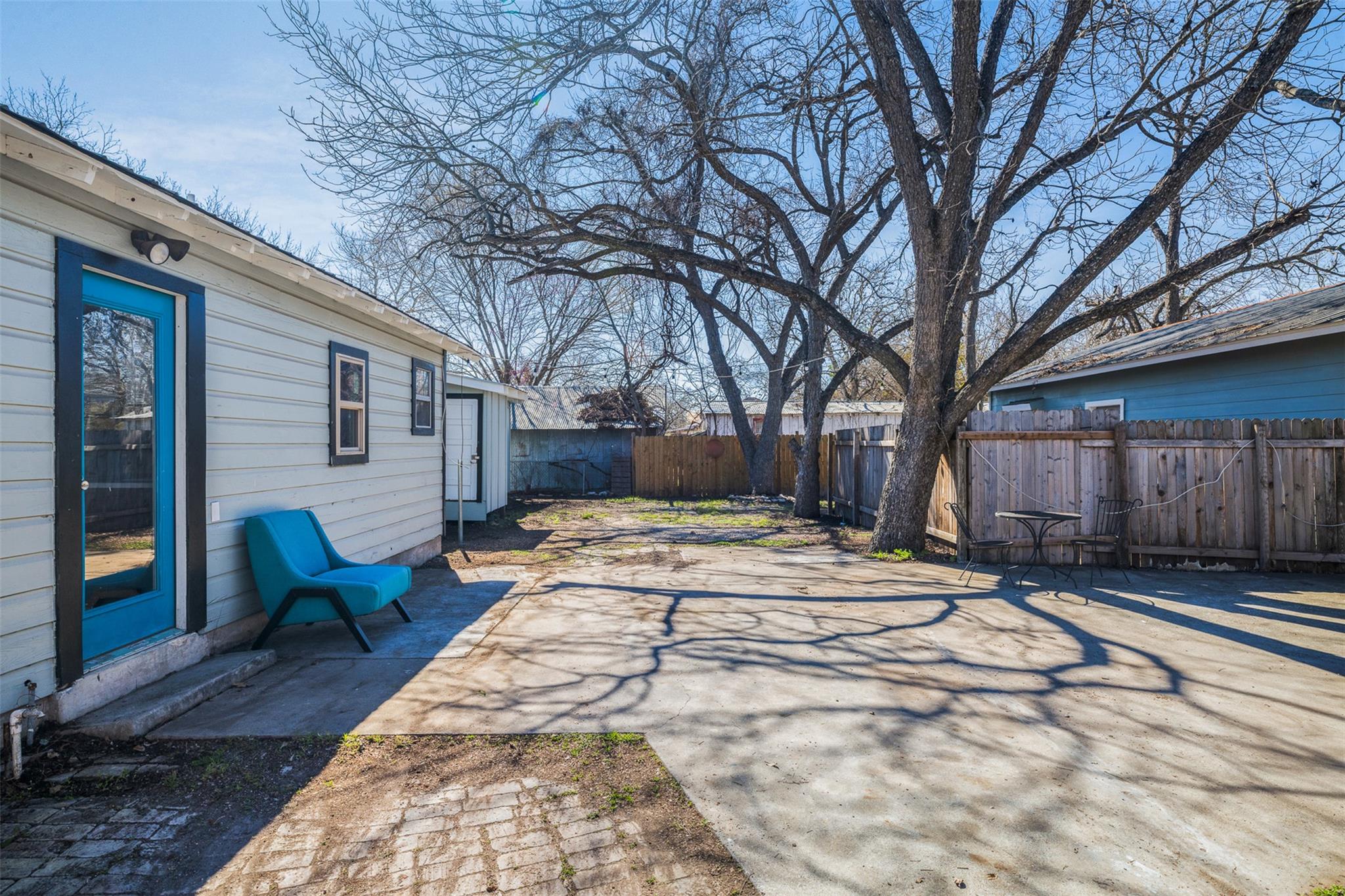 1013 Colorado ST — photo 3