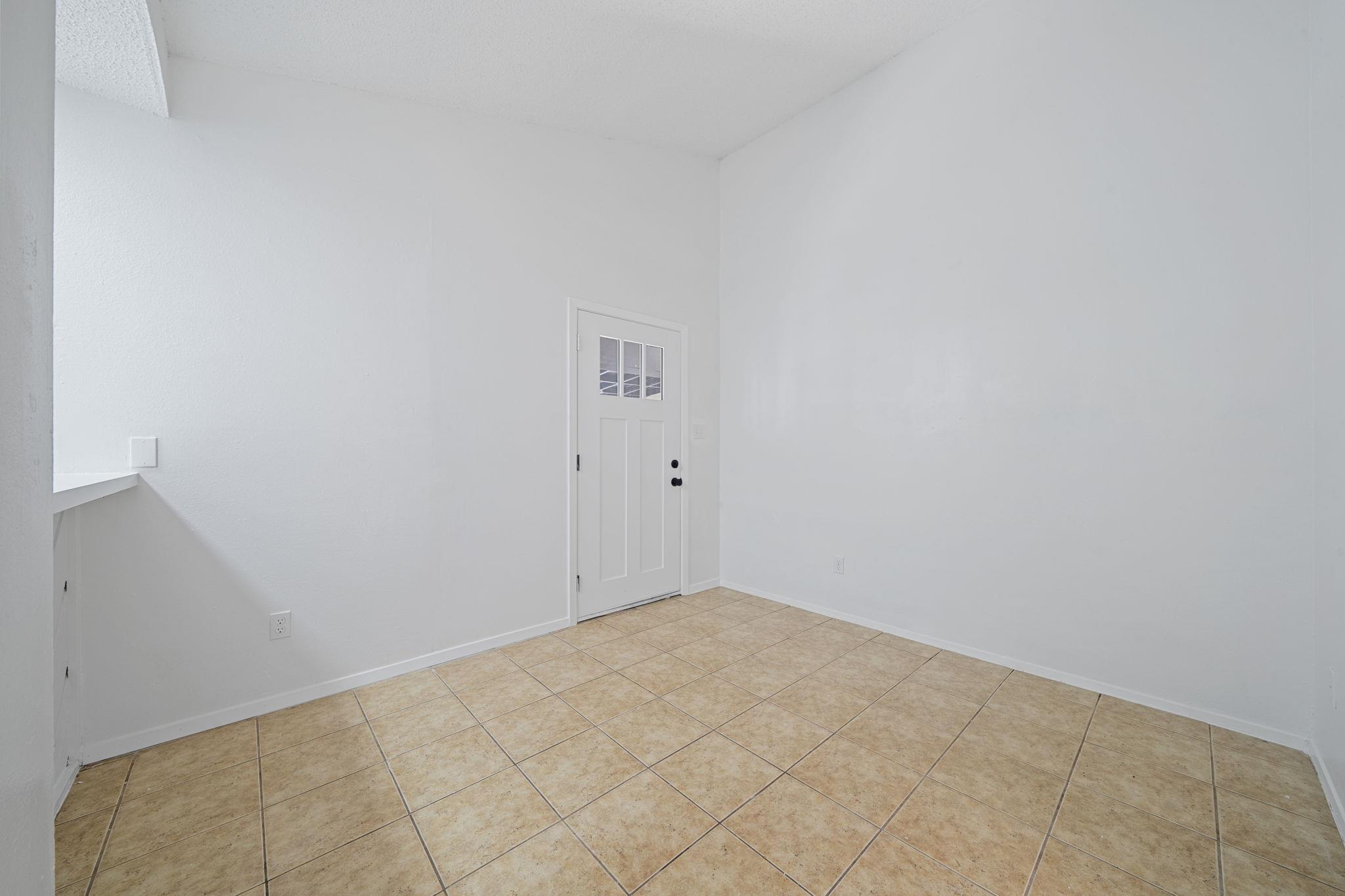 2410 Longview ST #D-301 — photo 3
