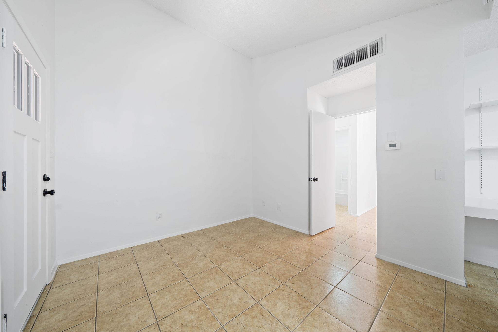 2410 Longview ST #D-301 — photo 4