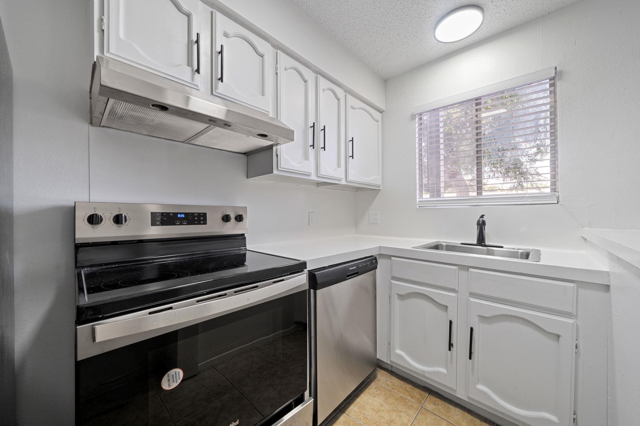 2410 Longview ST #D-301 — photo 5