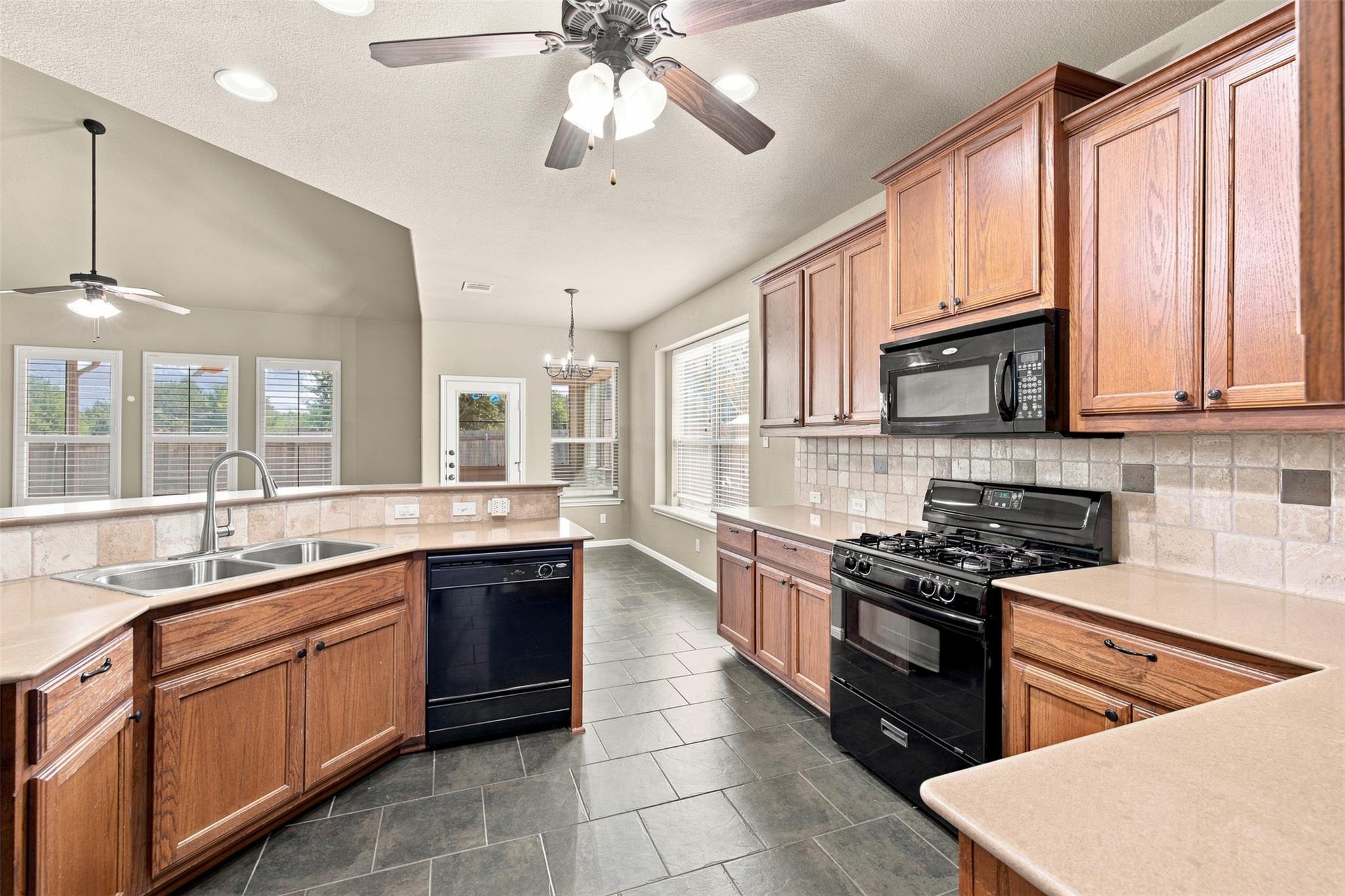 2409 Dovetail ST — photo 4