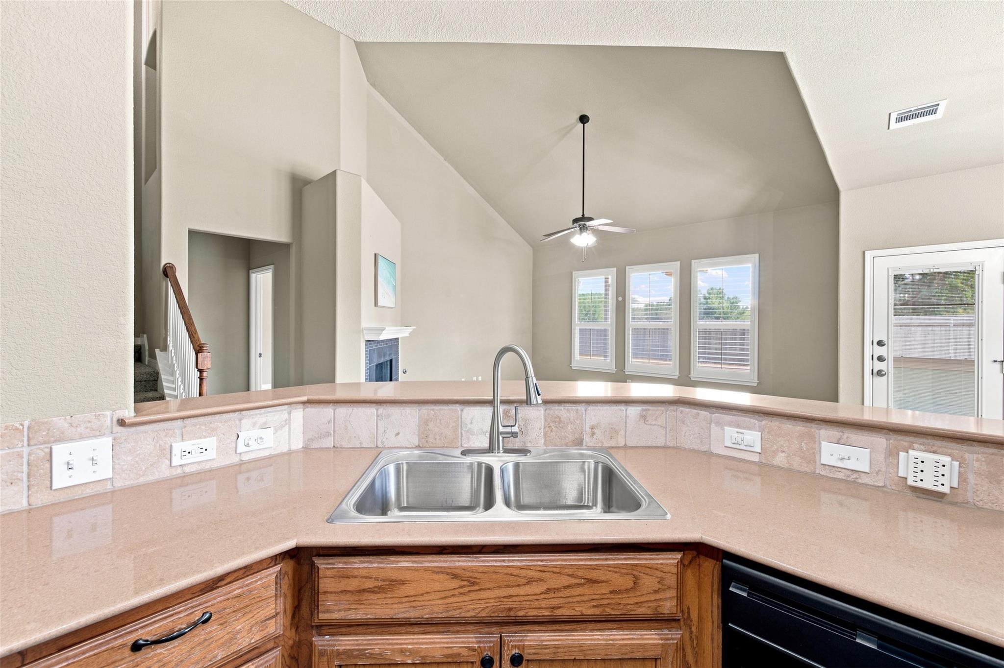 2409 Dovetail ST — photo 5