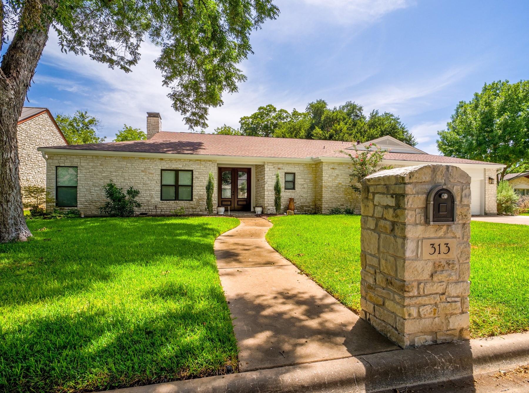 313 Meadowlakes DR