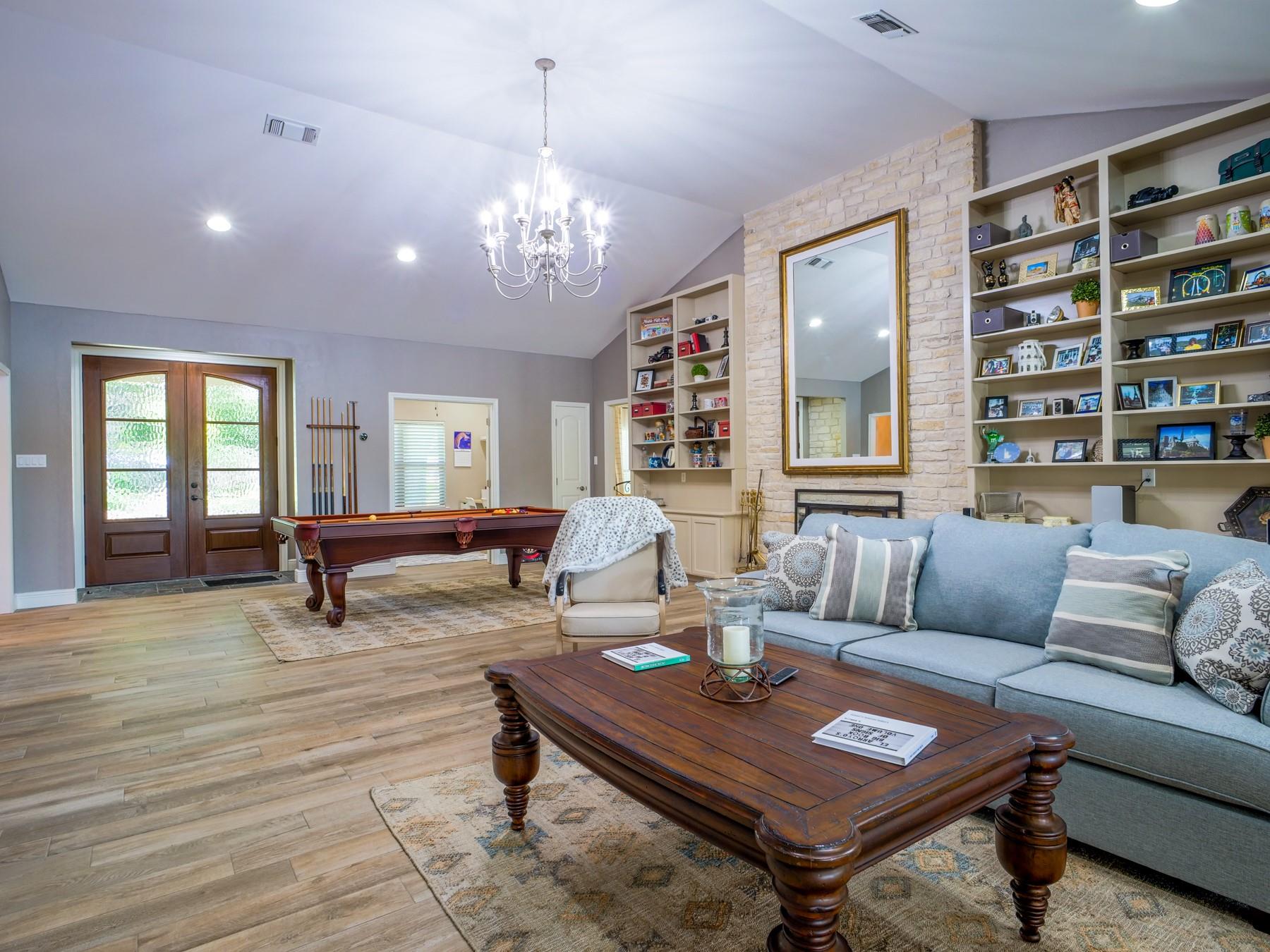 313 Meadowlakes DR — photo 4